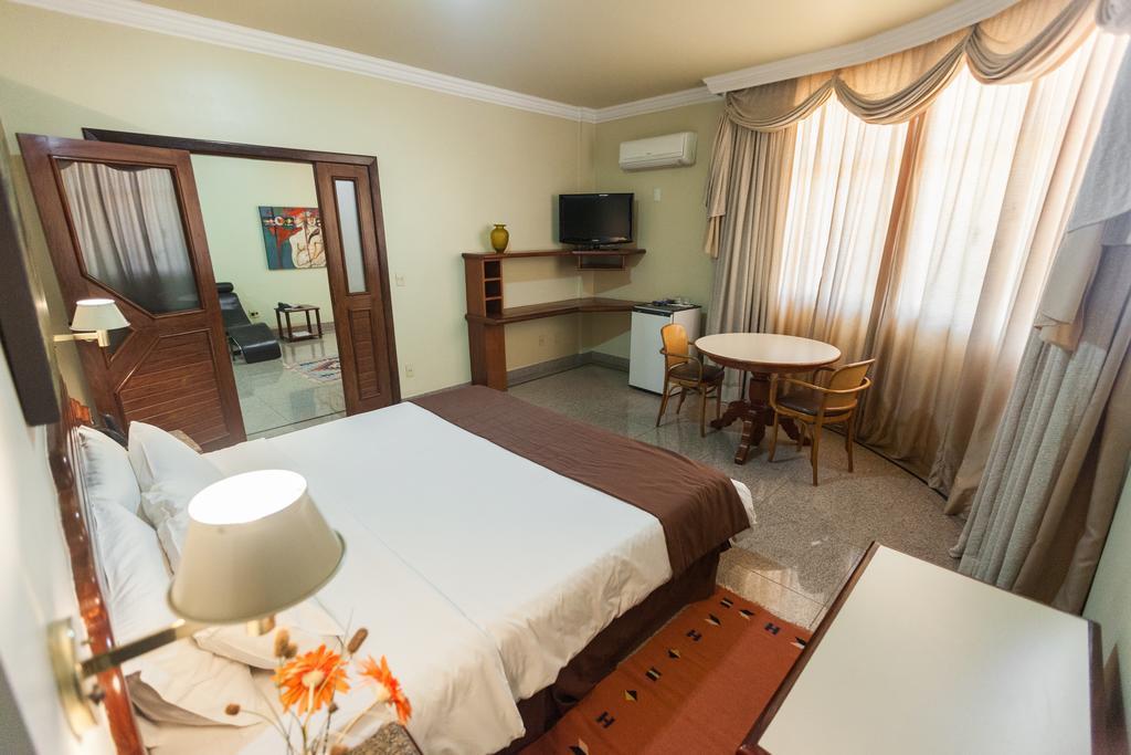 Dimas Lessa Hotel 蒙蒂斯克拉鲁斯 外观 照片